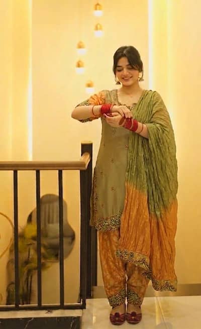silk embroidery wedding dress perfect for mehandi look