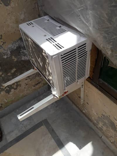 half ton AC bilkul fresh