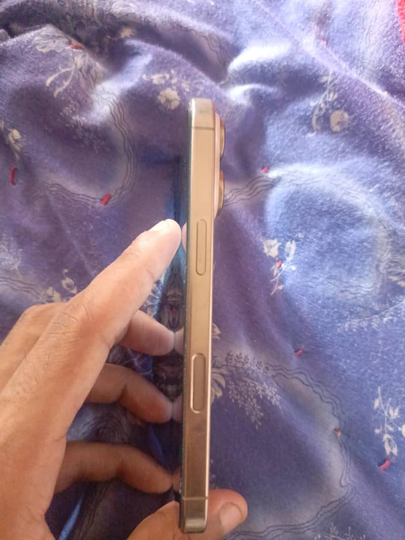 IPhone 16 Pro 3