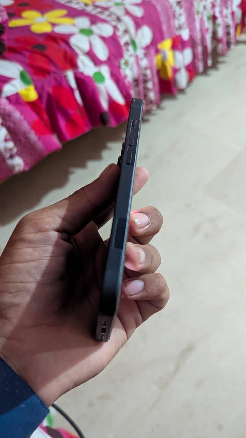 Apple iPhone 14 4