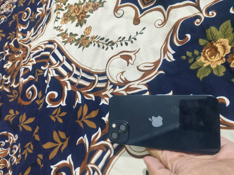 Apple iPhone 13 2
