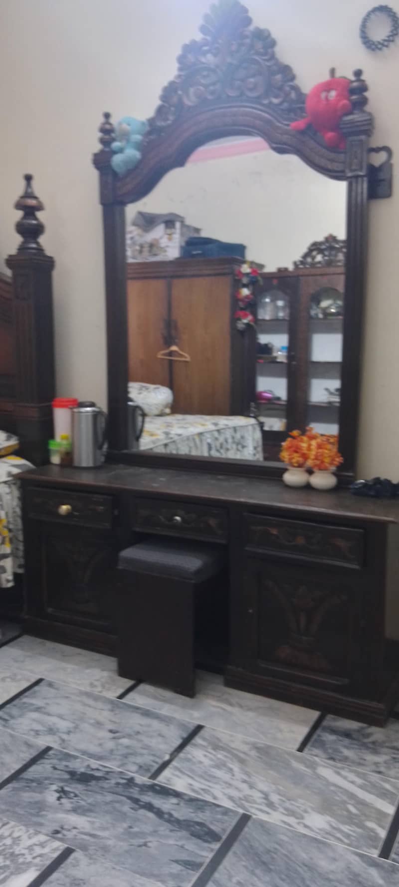 dressing table good condition 0