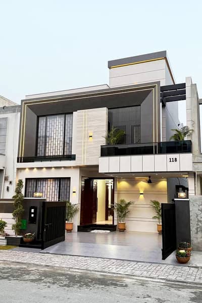 10 Marla House Available For Rent In Bahria Town | Modern Designe | Hot location