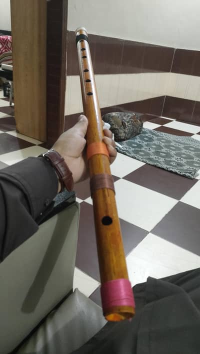 E base Flute, Tuned, dekhne me achi nahi hai. . . cheez achi hai.