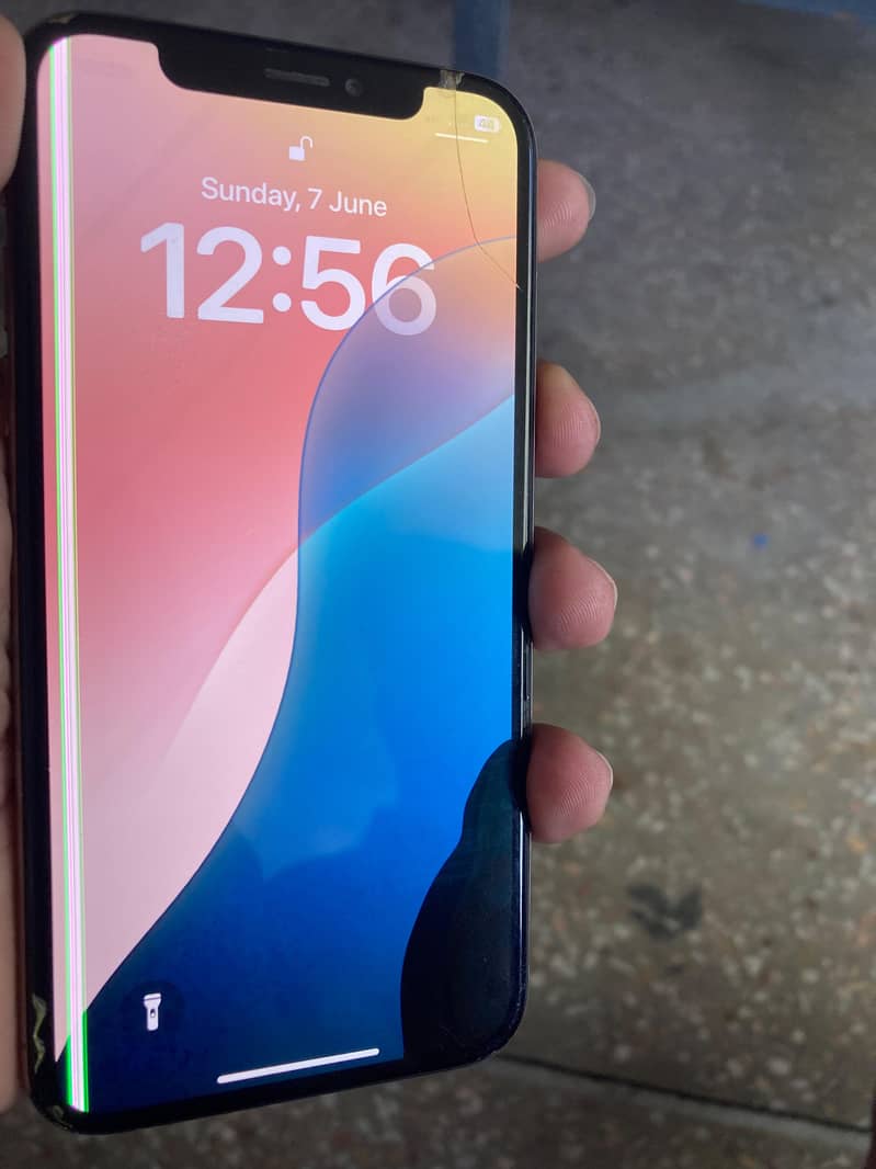 IPHONE XS 4