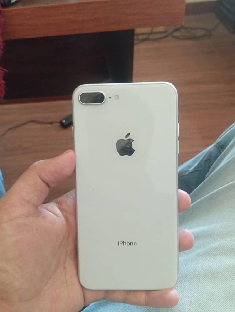 Apple iPhone 8 Plus 1