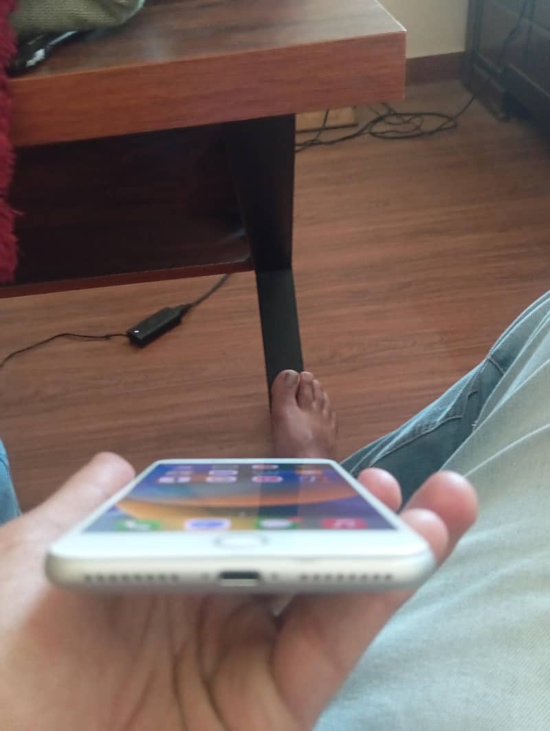 Apple iPhone 8 Plus 3