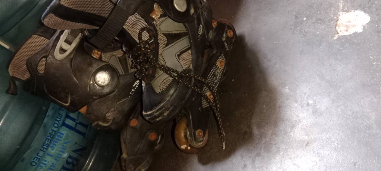 roller skates 0
