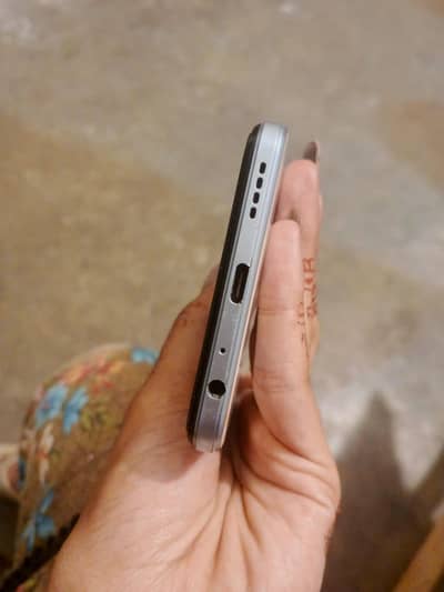 Vivo V21
