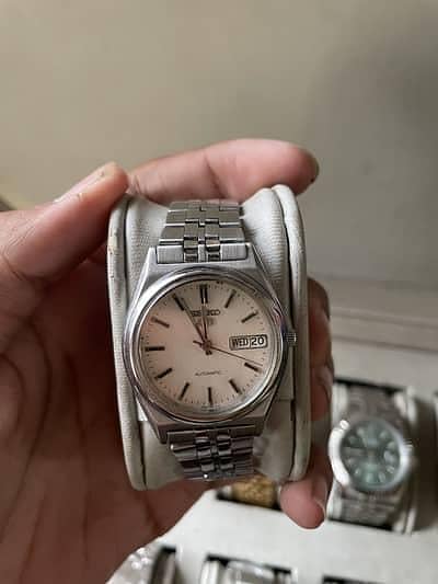 Seiko Automatic Wristwatch – Classic Stainless Steel Design