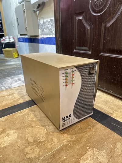 UPS 700 Watt