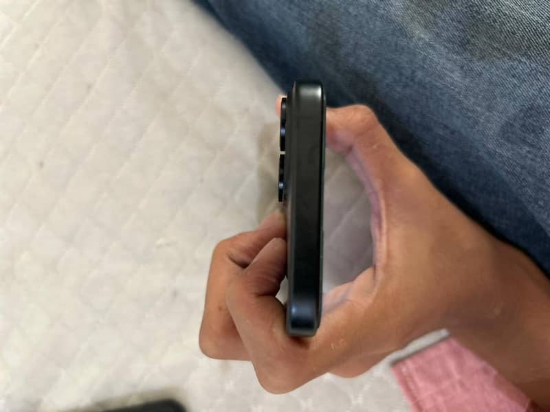 iPhone 15 2