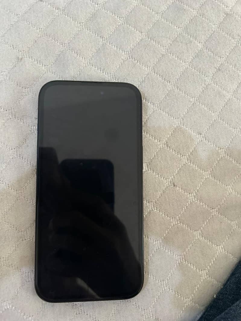 iPhone 15 3