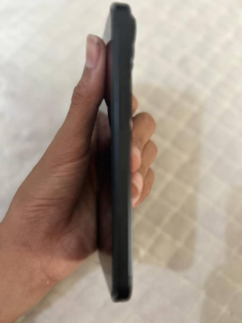 iPhone 15 4