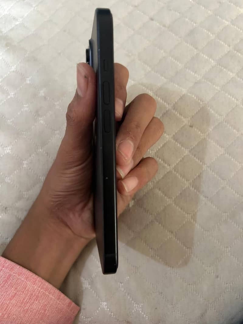 iPhone 15 5