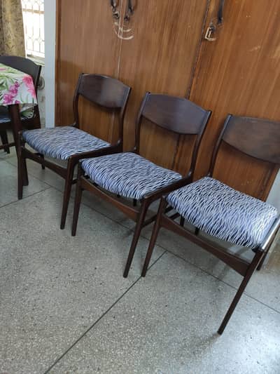 6 seater dinning table 6/4 size