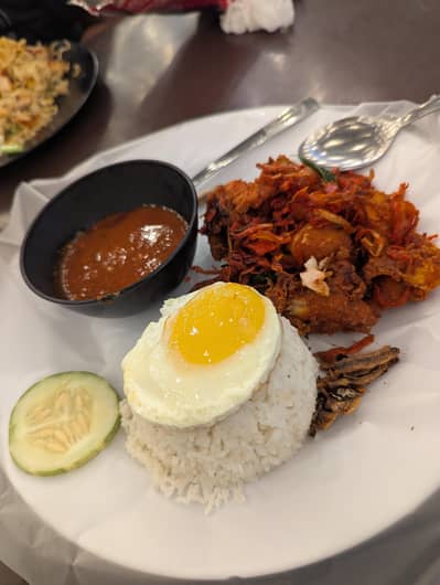 Chinese Cook & Cleaner Required in Defence