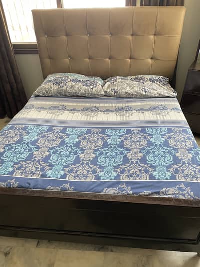 WOODEN BED