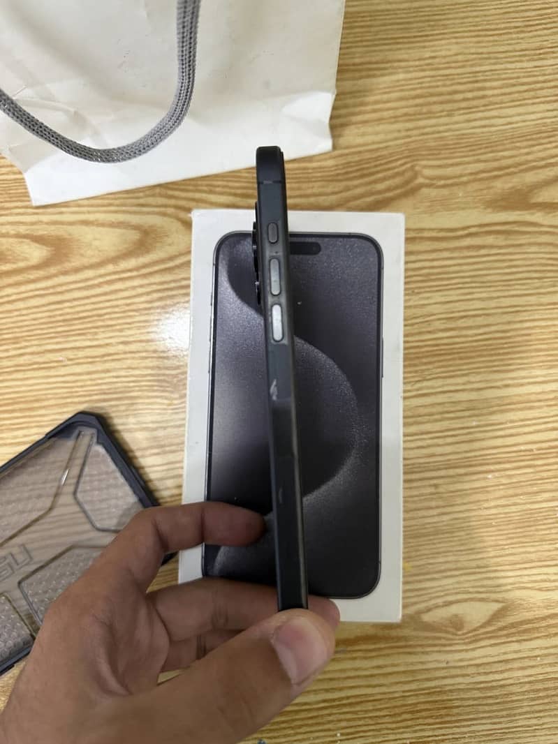 Apple iPhone 15 Pro Max 6