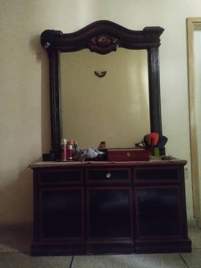 Dressing table with moveable chair/stole