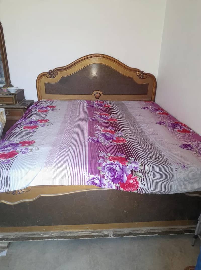 bed and dressing table 0