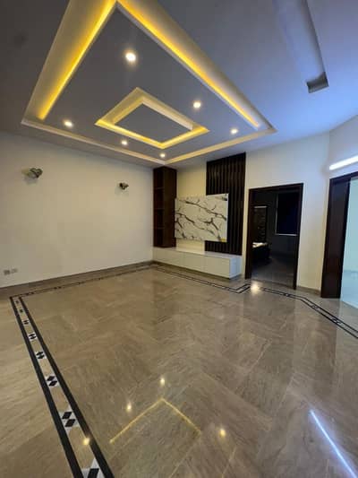 10 Marla Full House Available For Rent New Type Wapda Town Phase Block E2