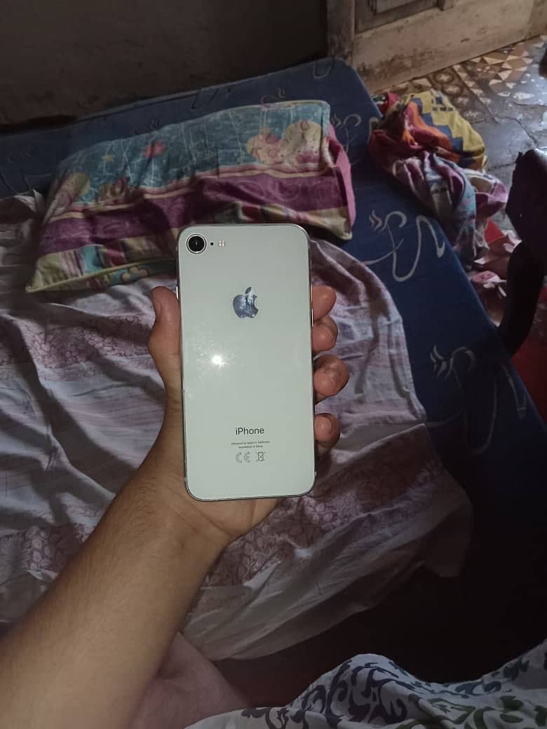 Apple iPhone 8 3