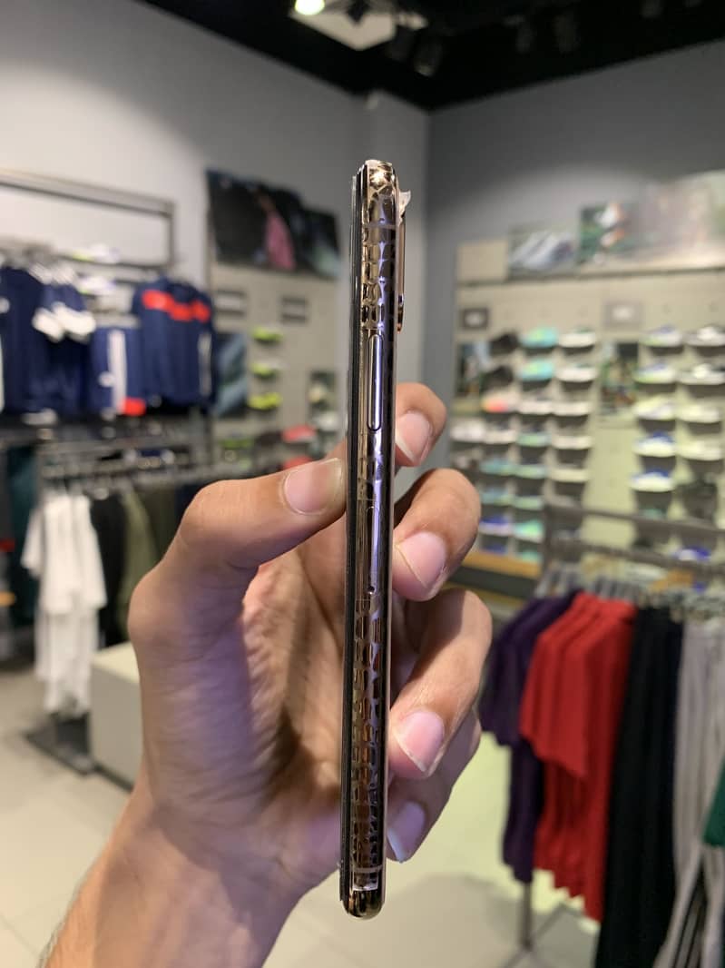 Apple iPhone XS 3