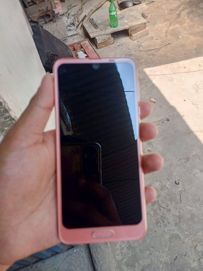 Sharp Aquos R2 1