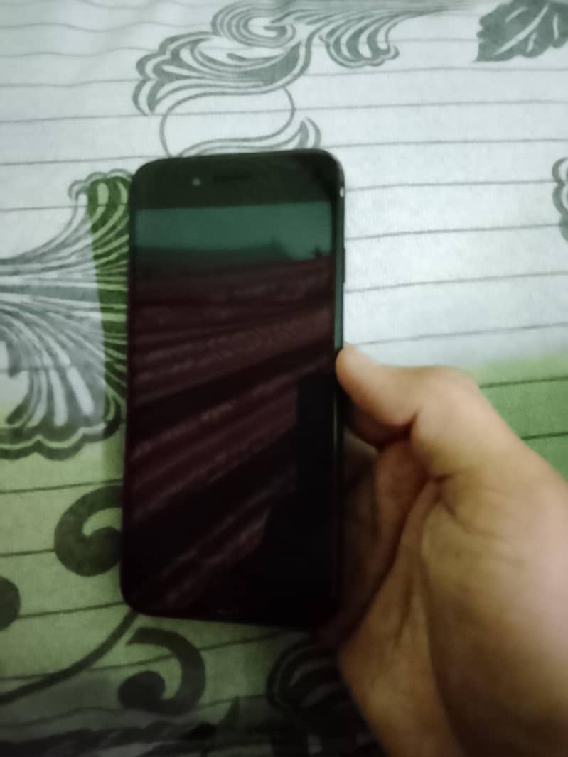 Apple iPhone 7 2