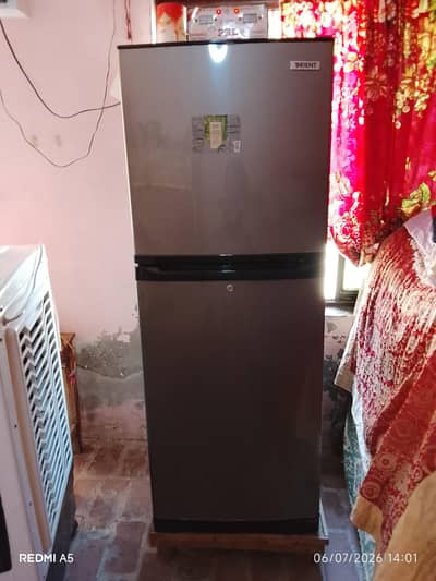 little used orient refrigerator 2 doors good condition