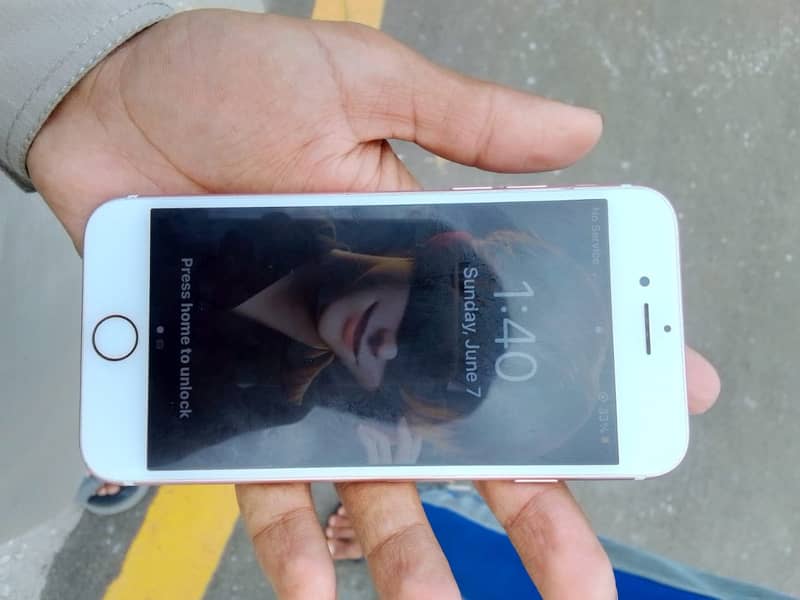 Apple iPhone 7 1