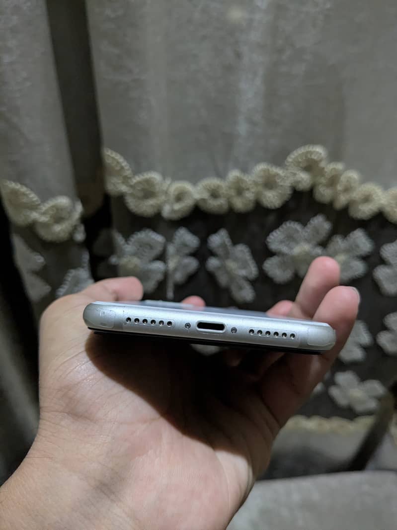 IPhone 11 5