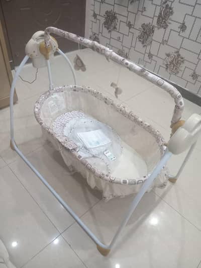 automatic baby jhola