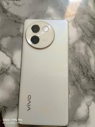 Vivo V30