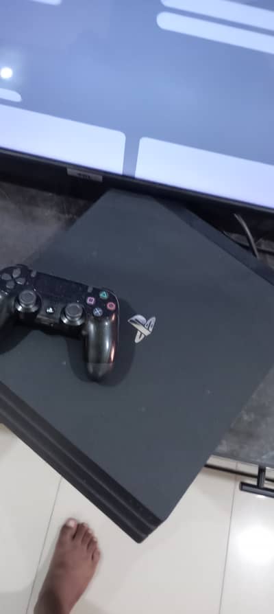 Ps4 with 1 controller in valid price