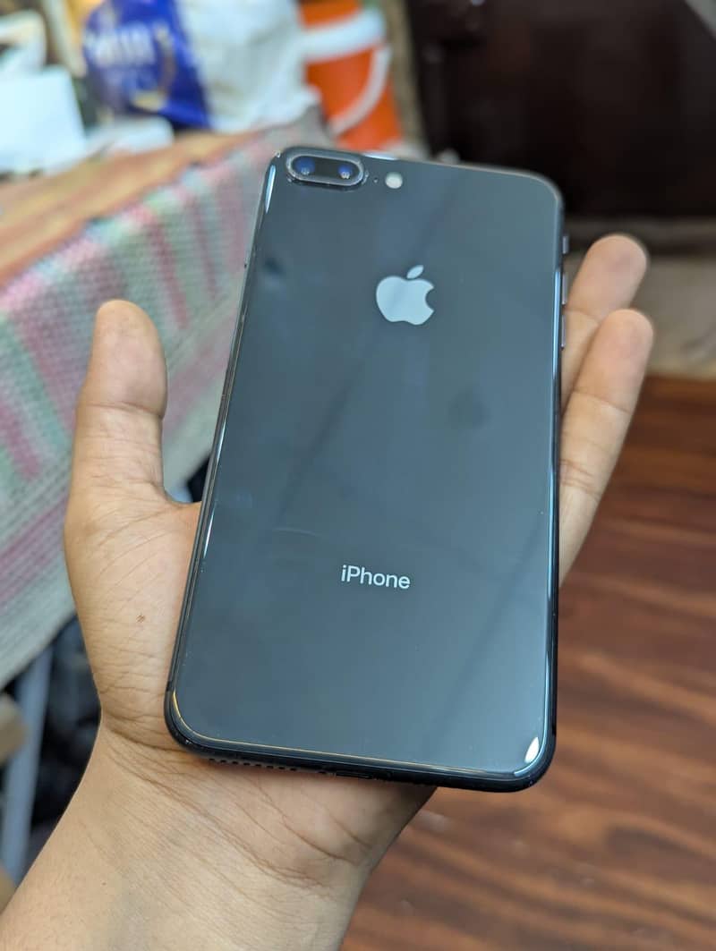Apple iPhone 8 Plus 1