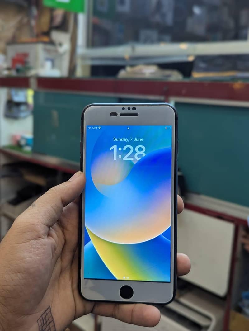 Apple iPhone 8 Plus 4