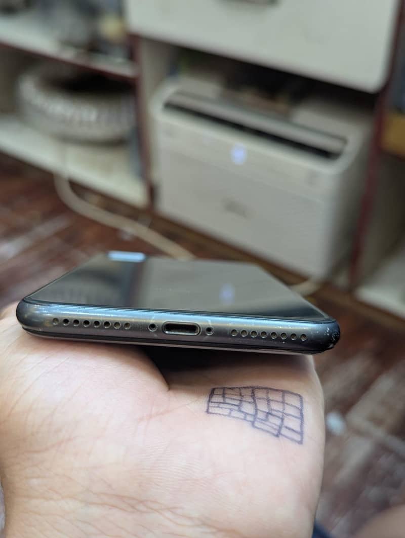 Apple iPhone 8 Plus 5