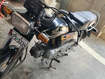 selling Honda CD70