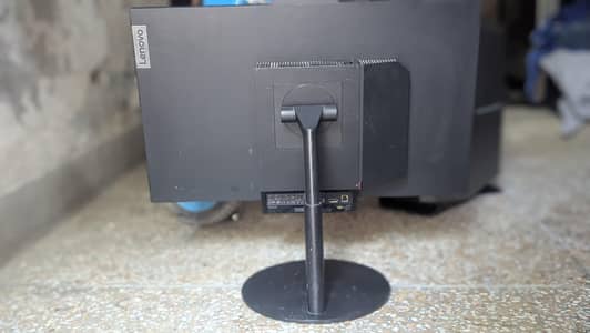 Alienware Aurora R7 i5 8th gen Gaming PC + Lenovo T1027 Monitor 27"