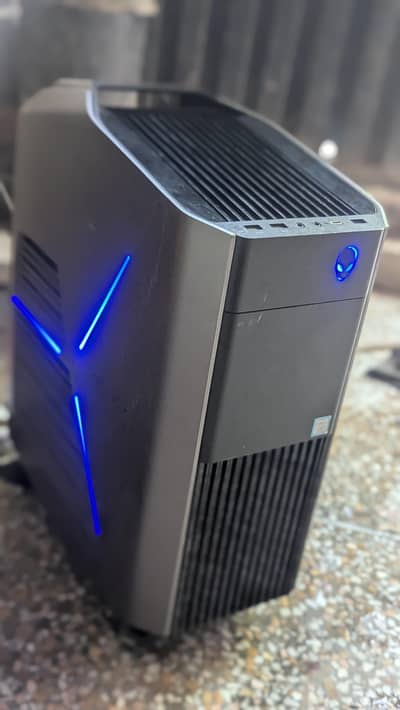 Alienware Aurora R7 i5 8th gen Gaming PC + Lenovo T1027 Monitor 27"