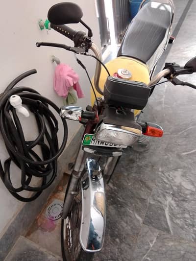 bike bilkl ok hai koyi fault nhi h. . condition 10/9 ha. . 0305-9615486