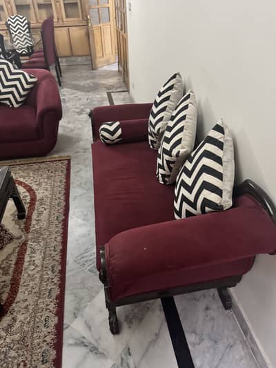 Dewan in Excellent Condition