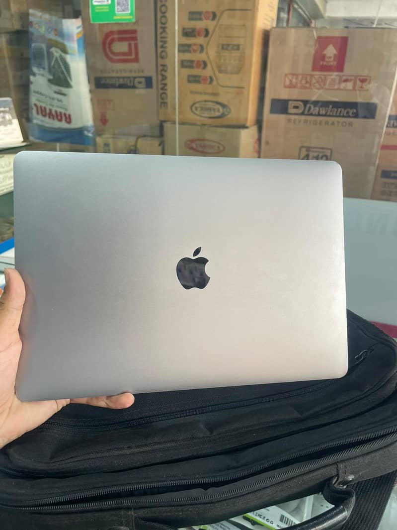 MacBook Pro 1