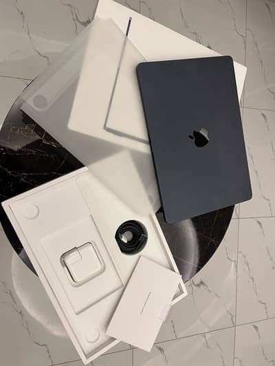 Macbook M4 Air - 2025- In Apple Warranty - 10/10