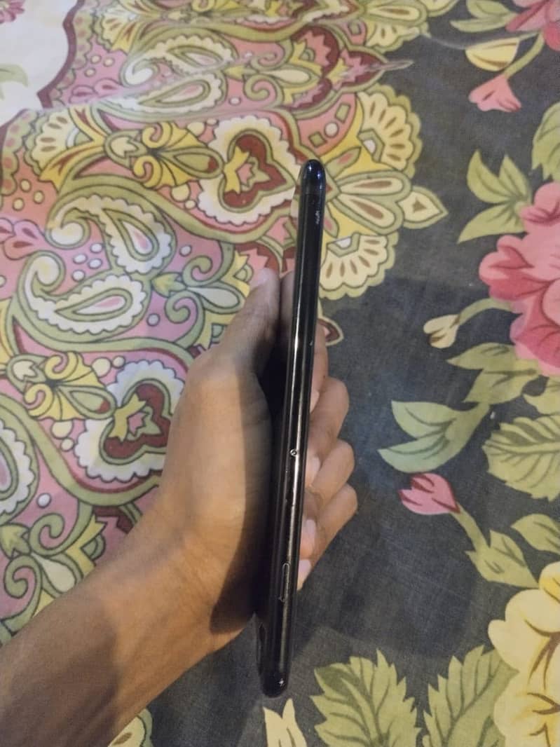 Apple iPhone 7 Plus 0