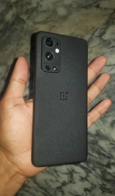 one plus 9 pro dual approved just corner s braeck ha see in pics