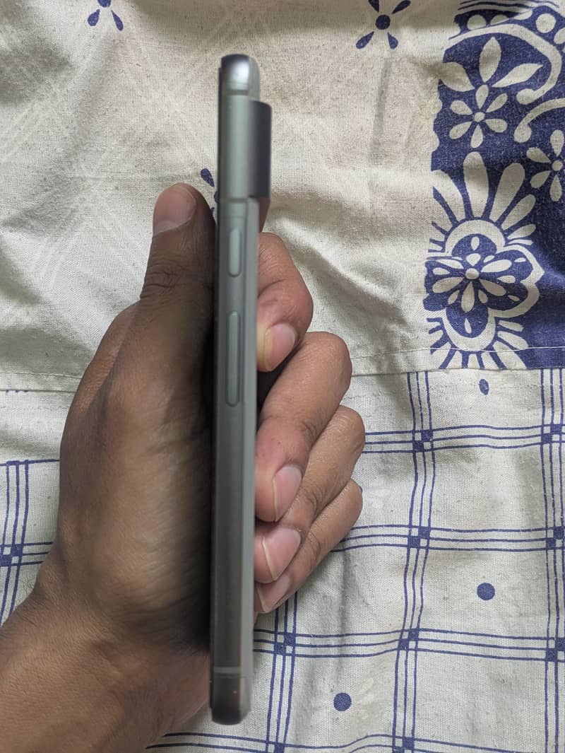 Google Pixel 8 4