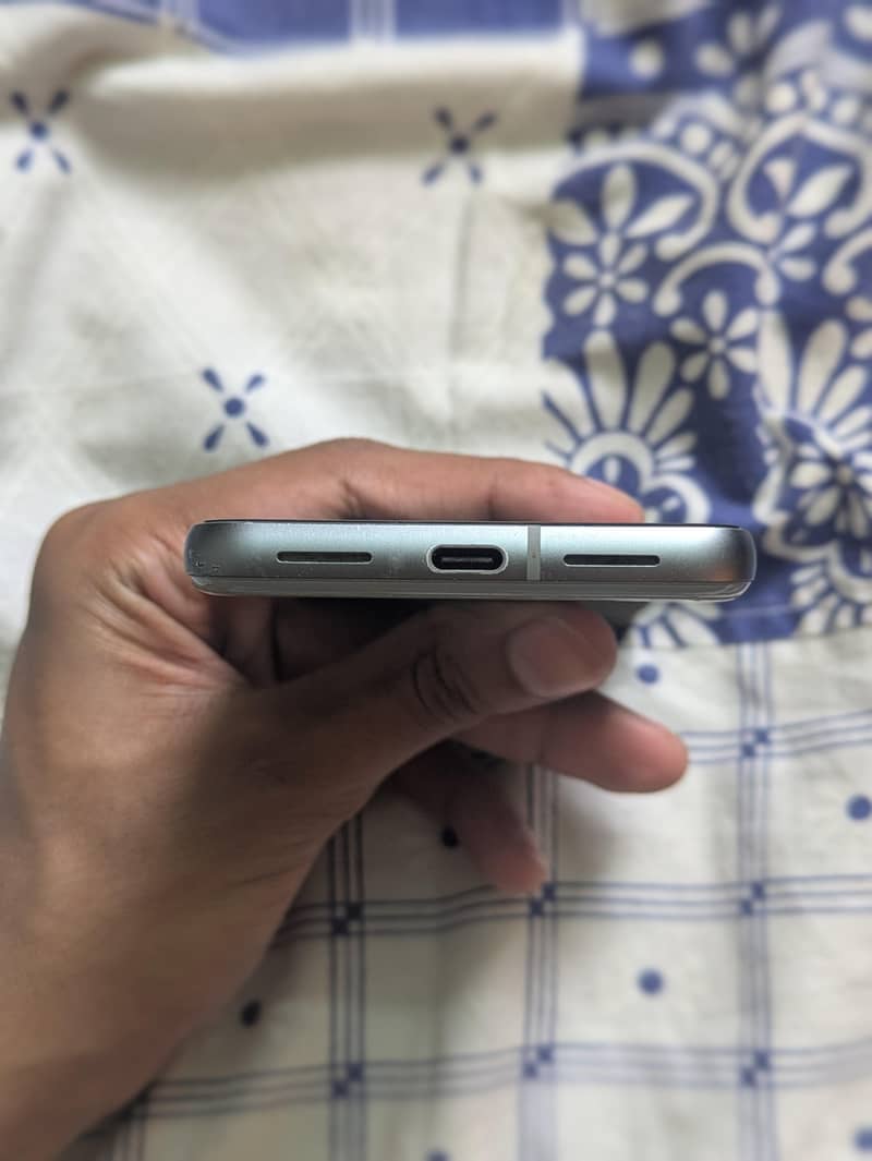 Google Pixel 8 5